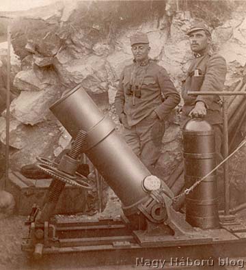 Osztrák-magyar 22 cm-es 1915 M aknavető és a „macska”