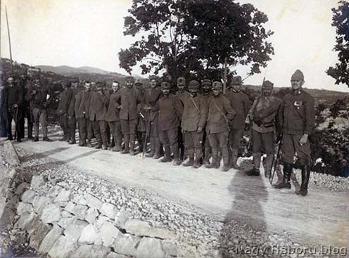 Olasz foglyok 1916 tavaszán a Doberdó mögött