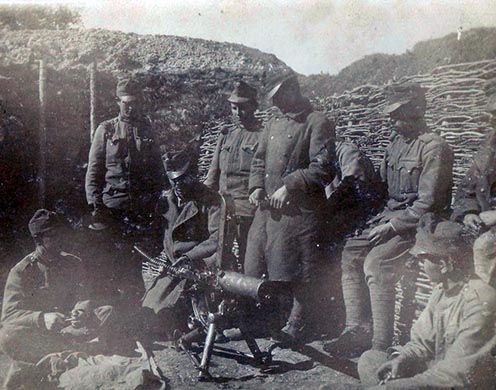 Gépfegyveroktatás a lövészárokban 1917-ben Volhíniában