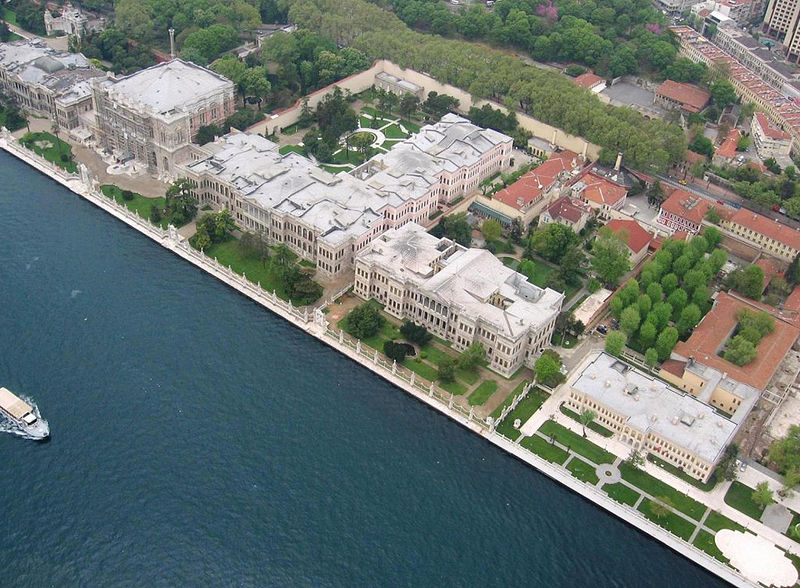 Aerial view of the Dolmabahce palace.jpg