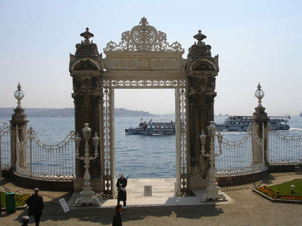 dolmabahce-palace-and-two-continents-tour-bosphorus-bridge-tour-4.jpg
