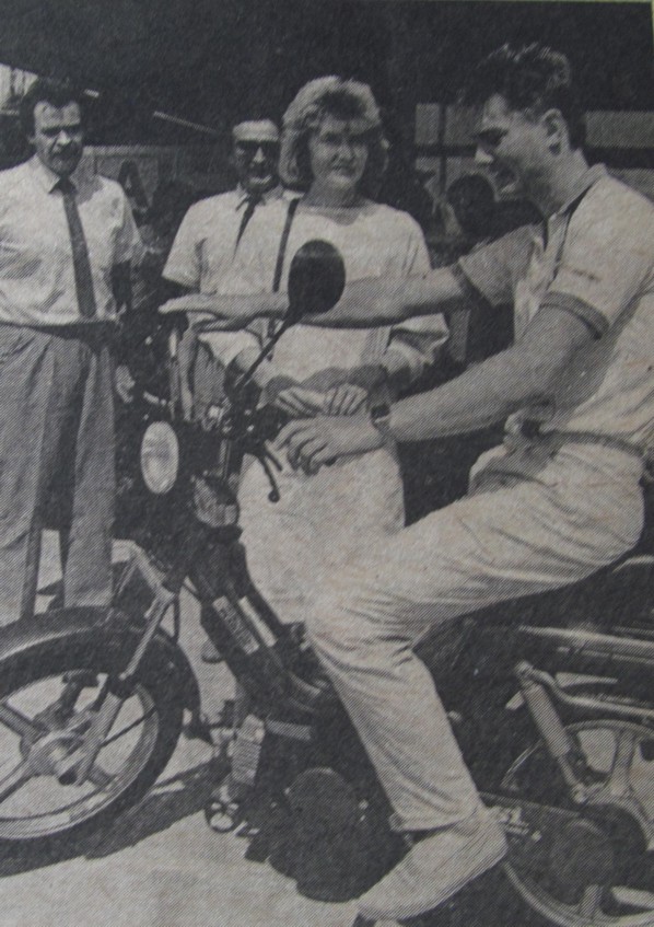 a_szazezredik_latogato_pecs_piv_1989.jpg