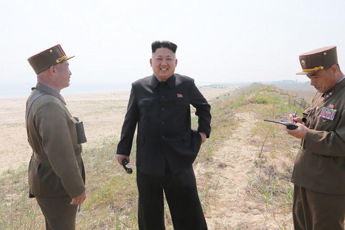 Kim-Dzsong-Un-katonanők-7.jpg