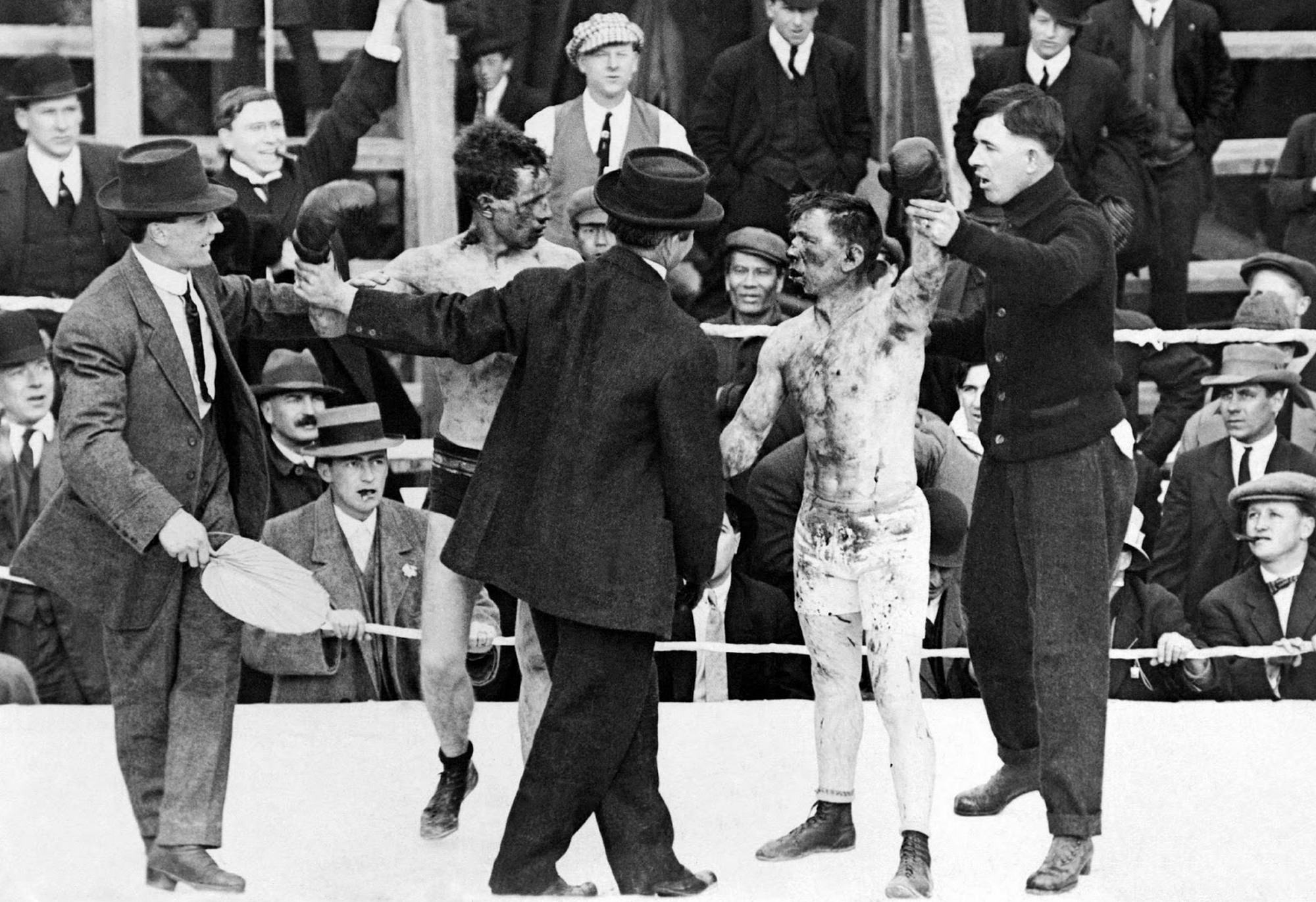 1913. Roy Campbell vs. Dick Hyland. Micsoda meccs lehetett....jpg