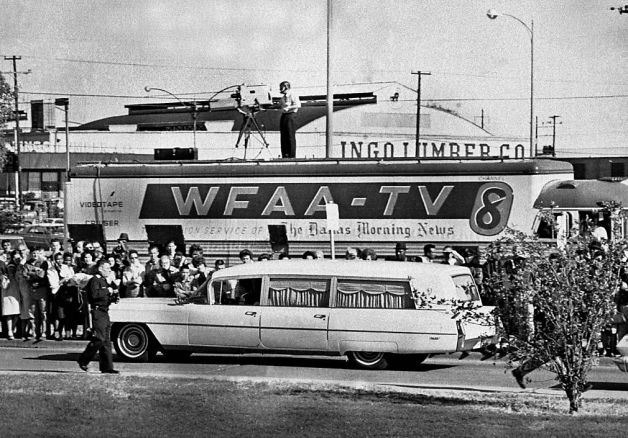 1963. Kennedy holttestét szállító autó..jpg