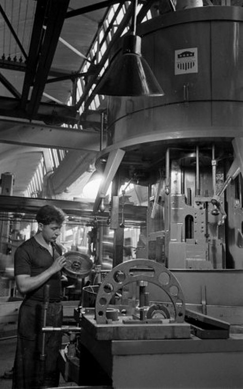 Scene+at+Volkswagens+Main+Plant+Wolfsburg+Germany+July+1951+12.jpg
