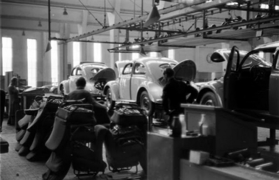 Scene+at+Volkswagens+Main+Plant+Wolfsburg+Germany+July+1951+13.jpg