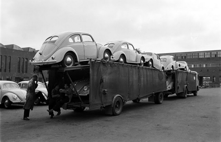 Scene+at+Volkswagens+Main+Plant+Wolfsburg+Germany+July+1951+18.jpg