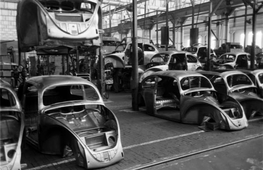 Scene+at+Volkswagens+Main+Plant+Wolfsburg+Germany+July+1951+7.jpg