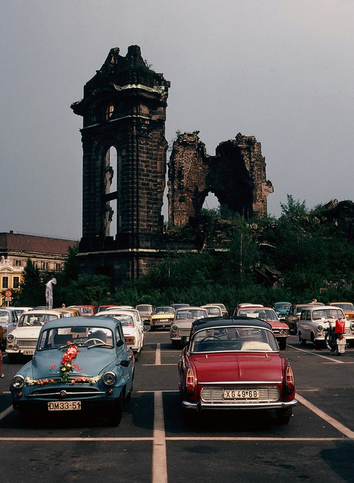 1977. Drezda, a háborúban lebombázott Frauenkirche..jpg