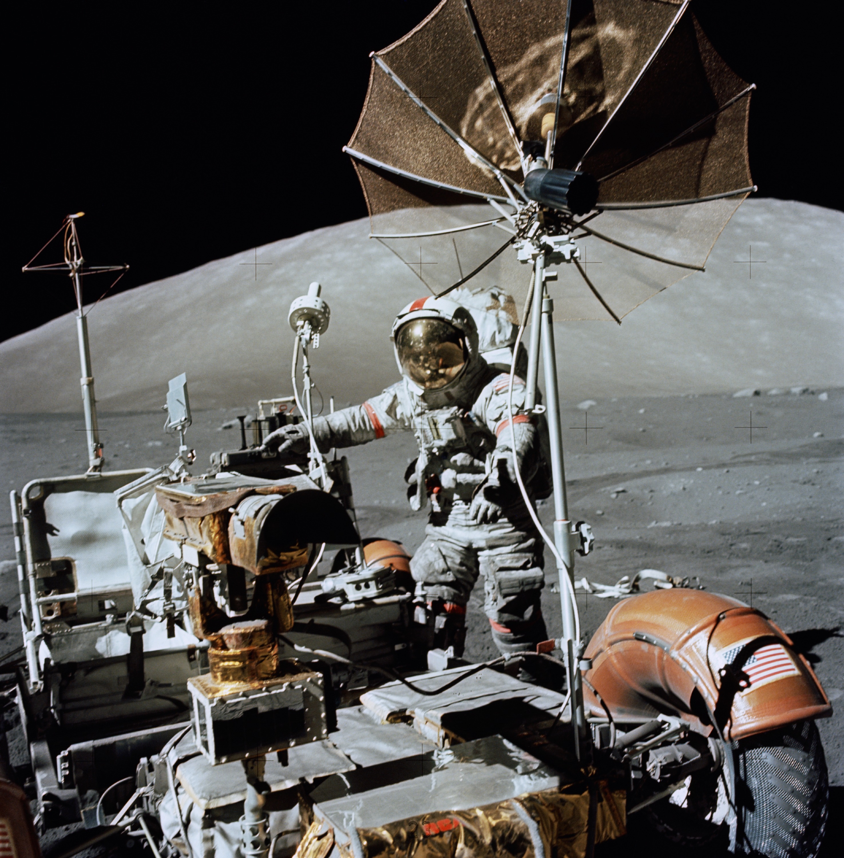 1972. Eugene A. Cernan, Apollo 17 parancsnok a Hold felszínén..jpg