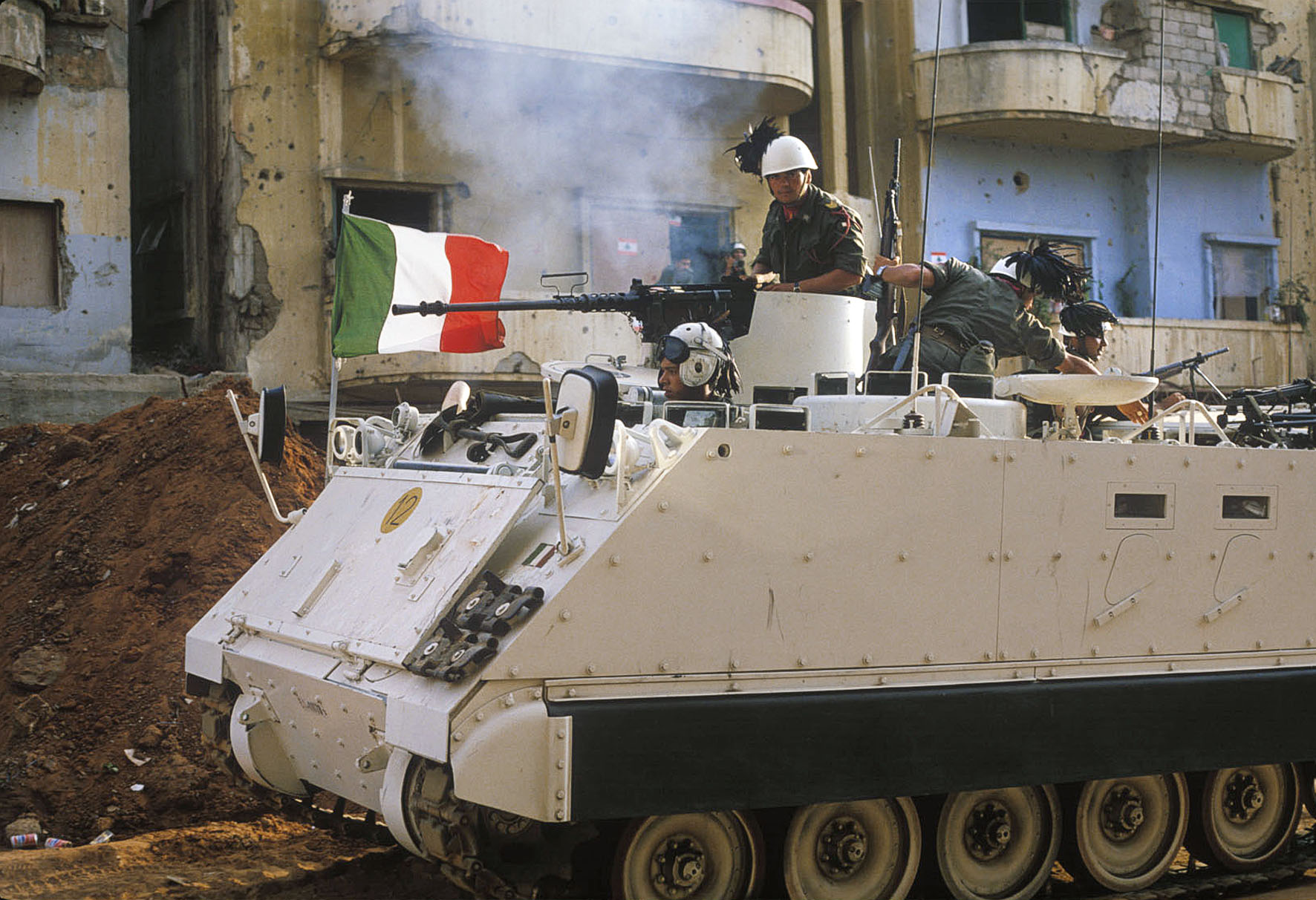 1982. Olasz békefenntartók Bejrútban. A II. vh. óta ez volt az olasz hadsereg első bevetése külföldön..jpg