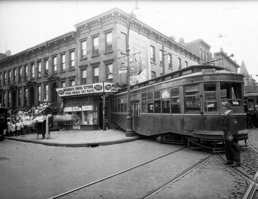 1931_a_street_car_collision_on_nostrand_and_putnam_avenues_in_brooklyn.jpg