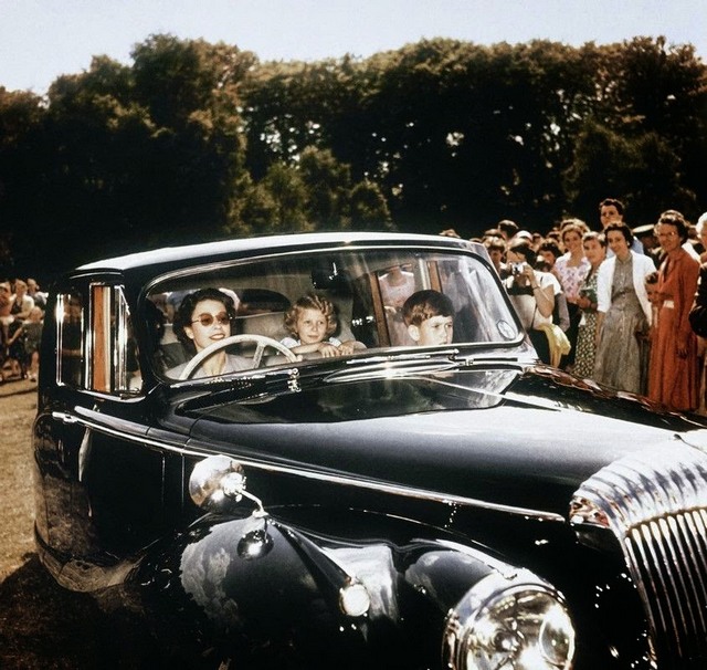 1957_queen_elizabeth_driving_her_children_prince_charles_and_princess_anne_in_windsor.jpg