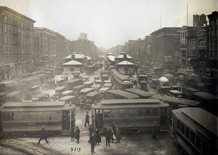 1923. New York. Akkoriban már mindennaposak voltak a forgalmi dugók..jpg