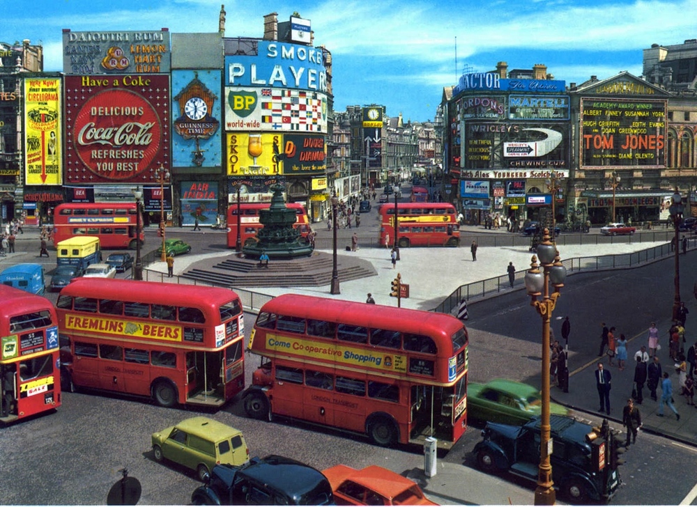 1963. Piccadilly Circus, London..jpg
