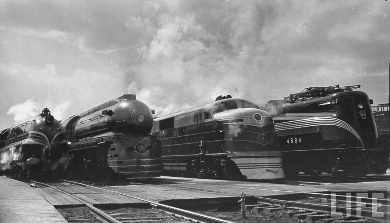 1939. Négy különböző mozdony a B&O Railway szolgálatában. Talán lesz, aki megírja milyen típusok..jpg