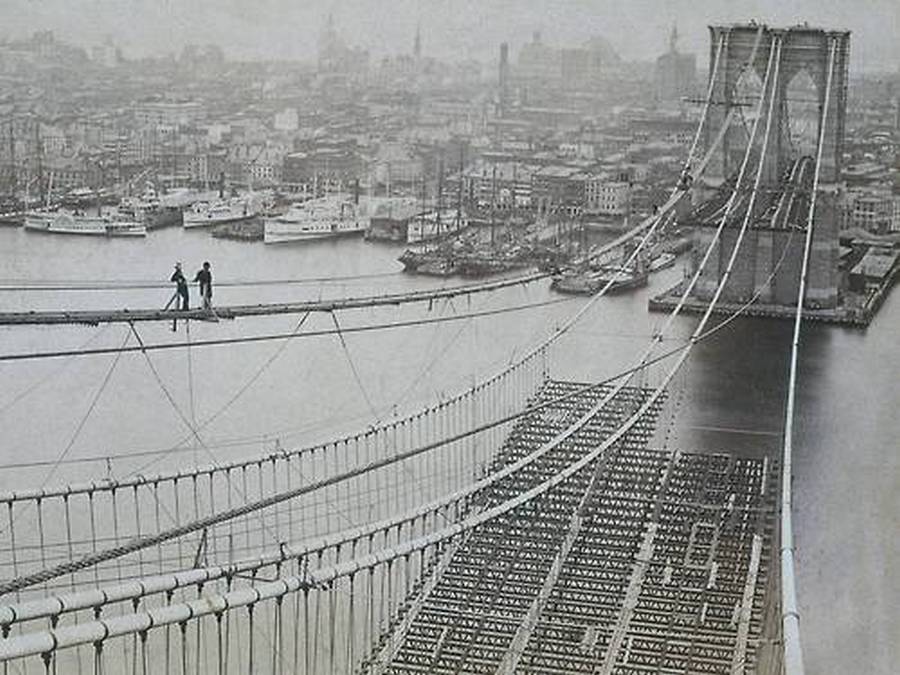 1883. New York. A Brooklyn-híd építése..jpg