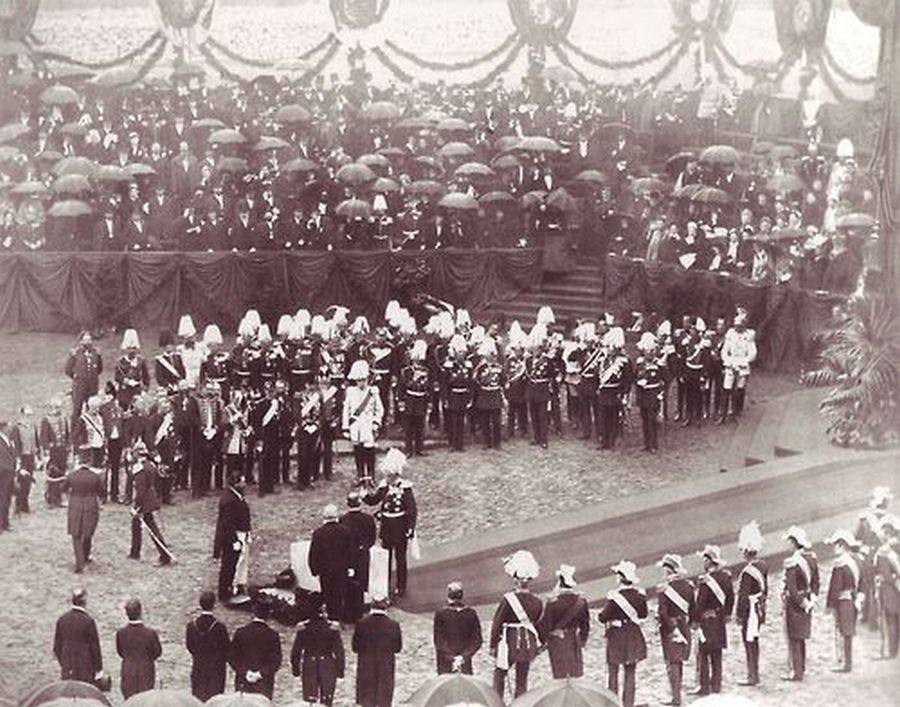 1884. Vilmos császár a Reichstag alapkőletételénél, Berlinben..jpg