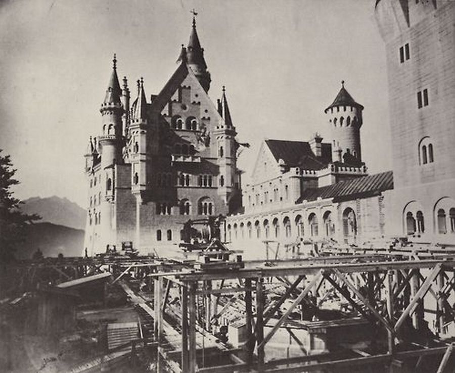 1886. A neuschwansteini kastély építése..jpg