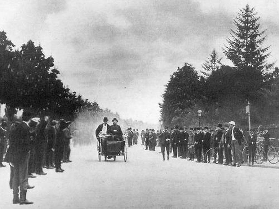 1887. Georges Bouto és De Dion báró a Neuilly-Versailles autóversenyen..jpg