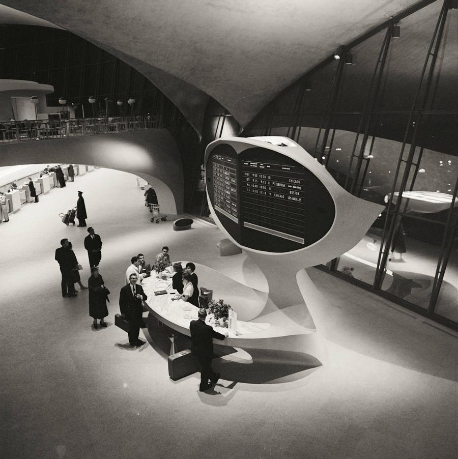 1956-60. A TWA információs pultja a New York-i John F. Kennedy reptéren..jpg