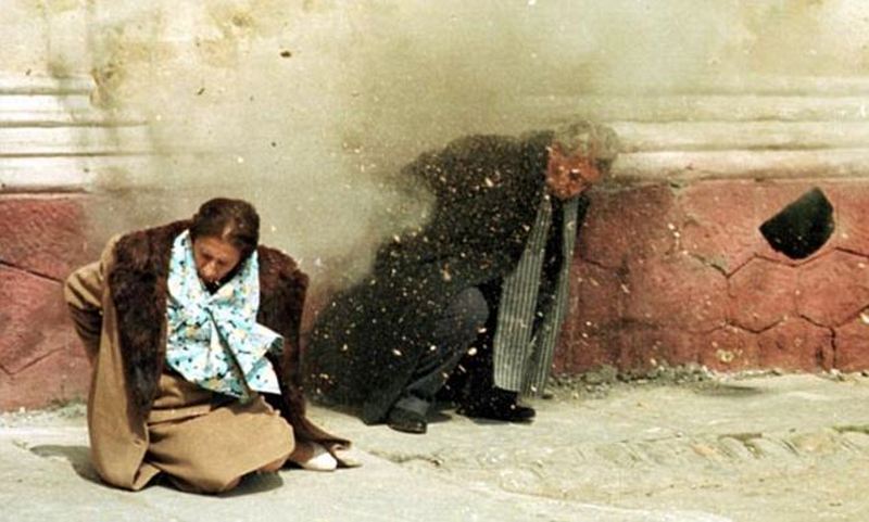 1989. Nicolae Ceausescu és felesége Elena kivégzése a romániai forradalom idején..jpg