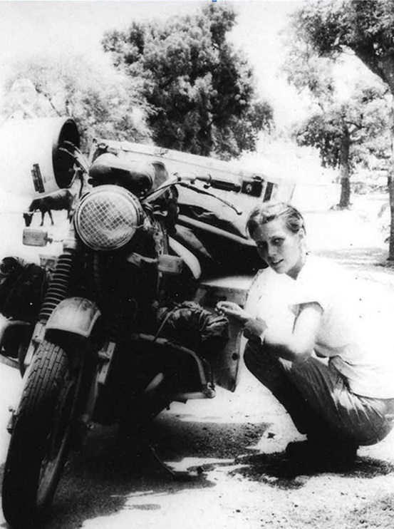 1970-es évek. Elspeth Beard az első női motoros aki egyedül megkerülte a földet..jpg