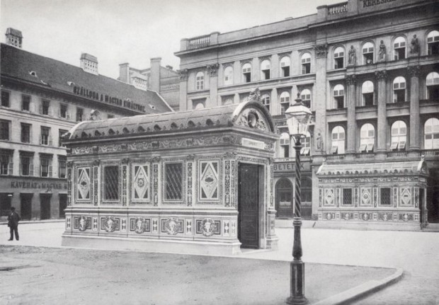 1896. A Gizella ma Vörösmarty téri földalatti lejárói..jpg