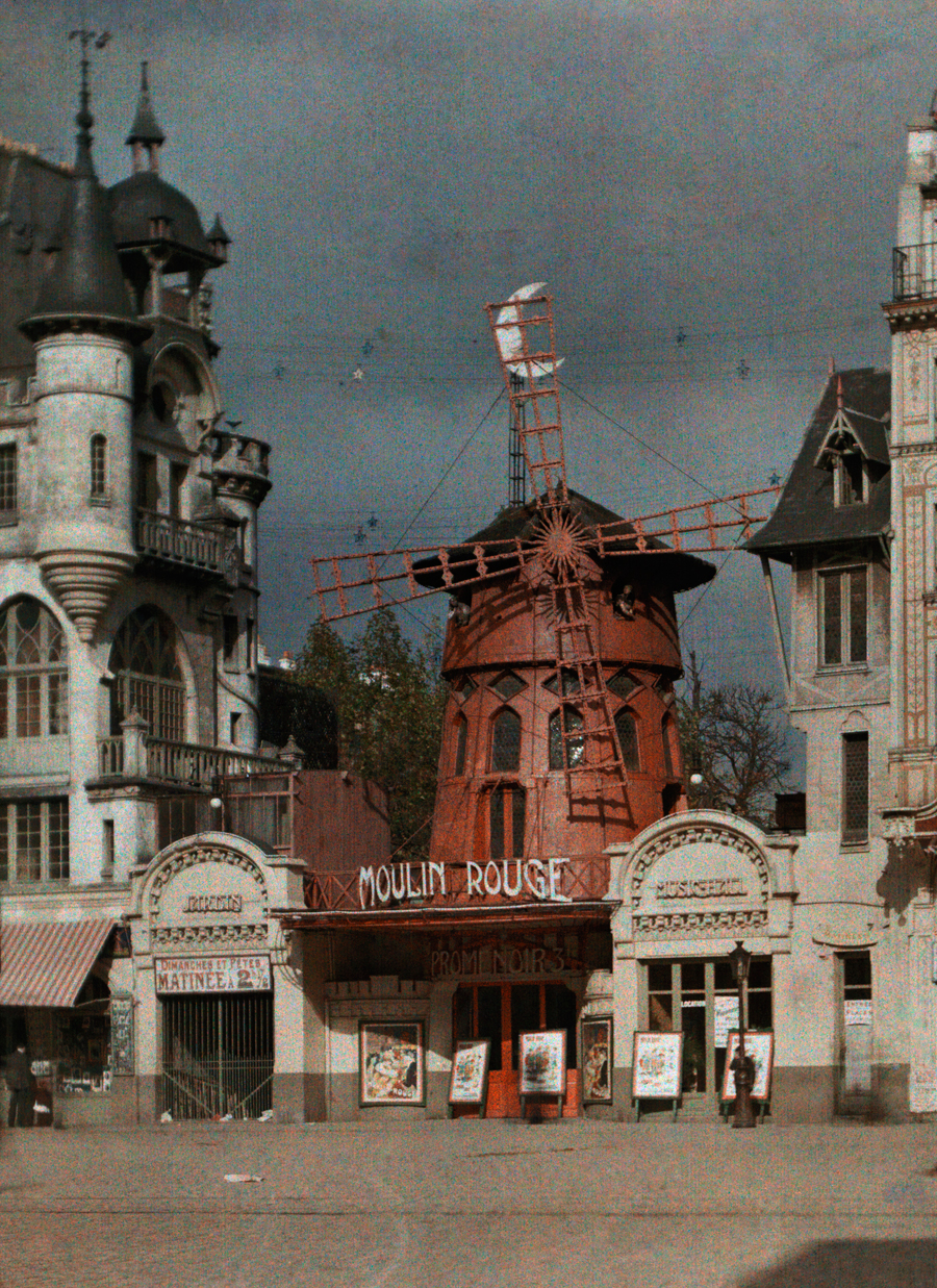 1923. Az eredeti Moulin Rouge (Vörös Malom) épülete a Montmartre-on Párizsban..jpg