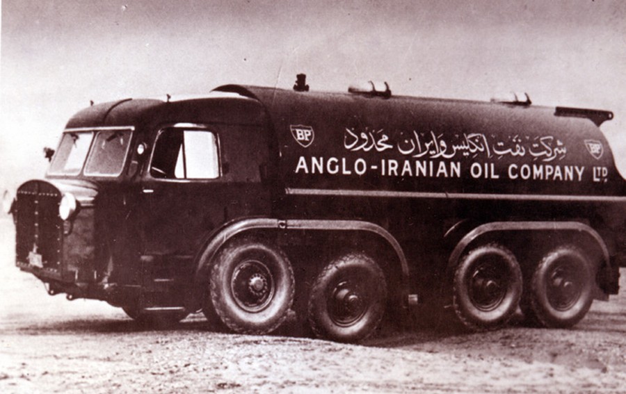 1950-es évek. Az anglo-iráni olajtársaság autója Iránban..jpg