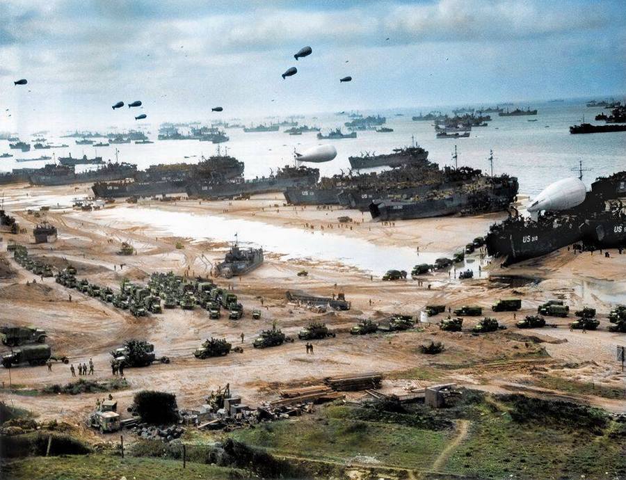 1944. június. A normandiai partraszállás másnapján. Utólag színezett felvétel..jpg