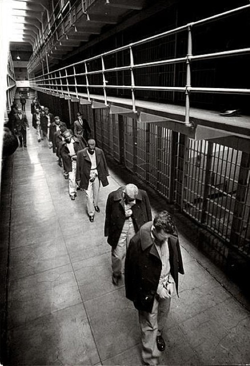 1963. Az utolsó foglyok hagyják el az Alcatrazt..jpg