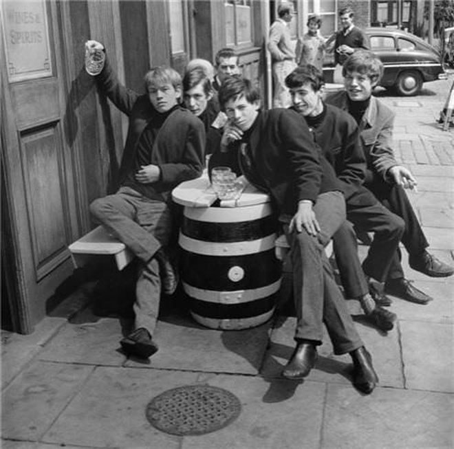 1963. A Rolling Stones első kislemezük megjelenése előtt..jpg