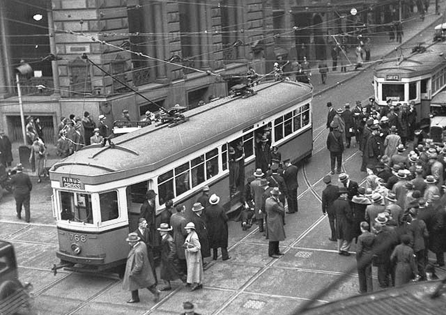 1942. Sydney, R-car típusú villamosok.jpg