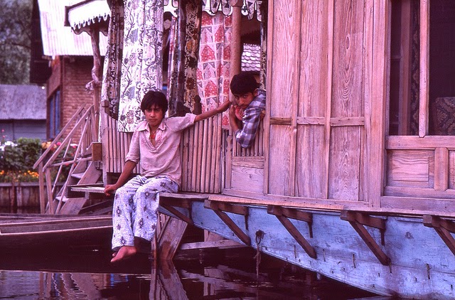 Vale of Kashmir, India, 1982 (24).jpg