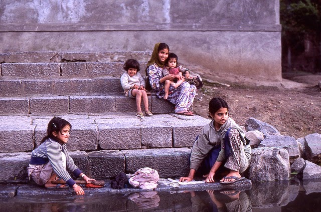 Vale of Kashmir, India, 1982 (7).jpg