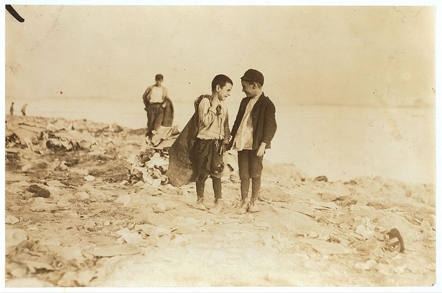 Old Photos of Child Labor between 1908 and 1924 (14).jpg
