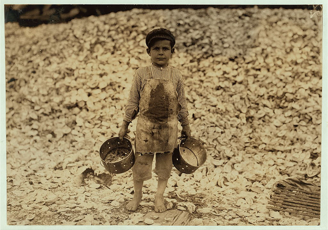 Old Photos of Child Labor between 1908 and 1924 (19).jpg