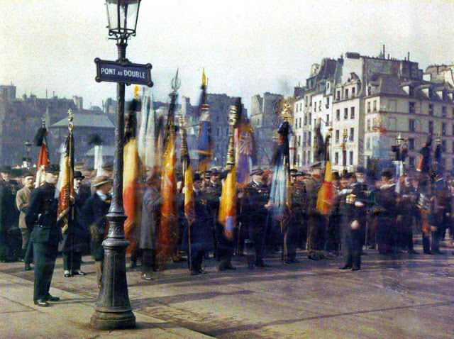 Rare Color Photography of Early 1900s Paris (44).jpg