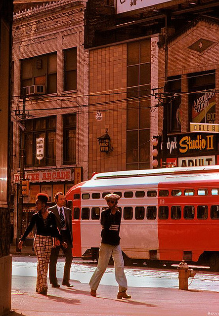 Street Life of Americans in The 1970s (6).jpg