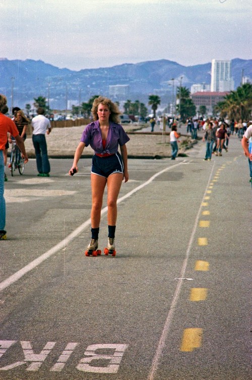 Rollerskaters at Venice Beach, California, 1979 (11).jpg