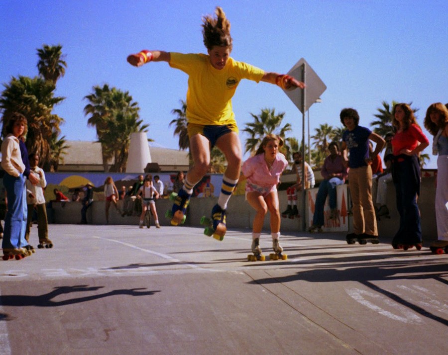 Rollerskaters at Venice Beach, California, 1979 (18).jpg