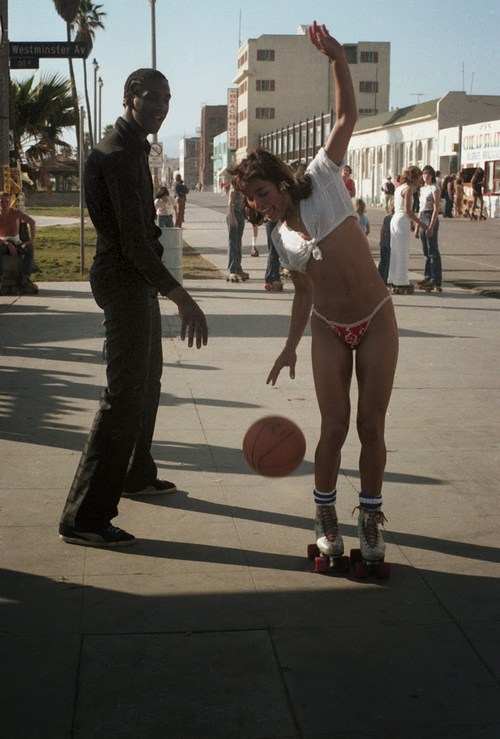 Rollerskaters at Venice Beach, California, 1979 (26).jpg