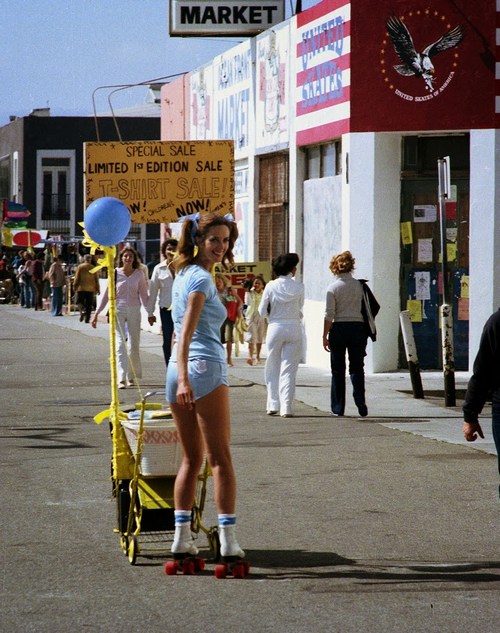 Rollerskaters at Venice Beach, California, 1979 (27).jpg