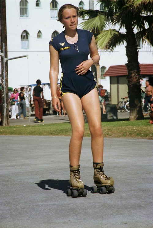 Rollerskaters at Venice Beach, California, 1979 (28).jpg