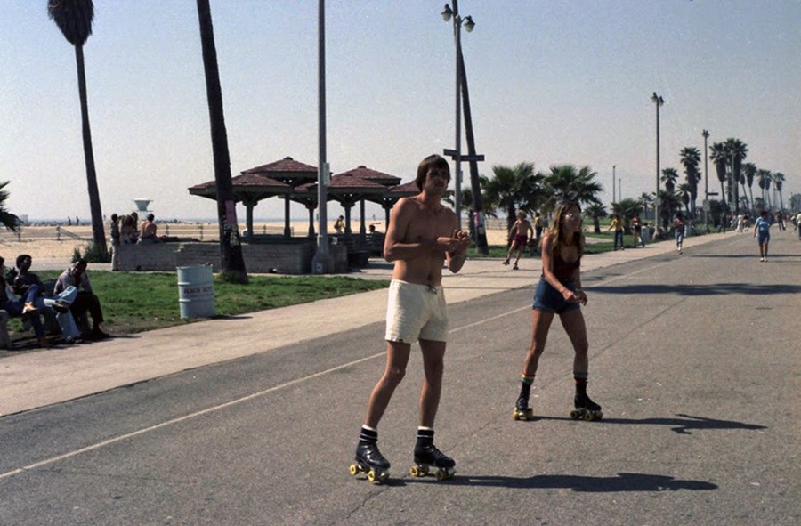 Rollerskaters at Venice Beach, California, 1979 (31).jpg