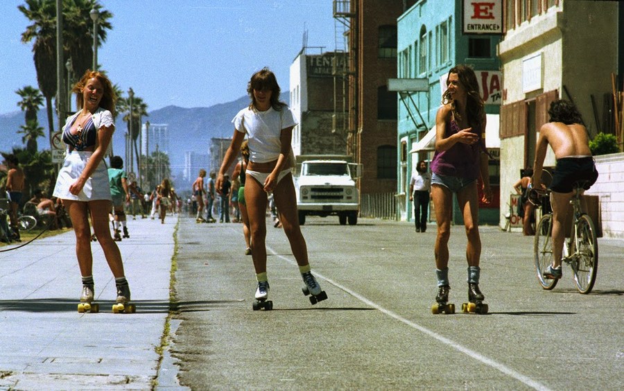 Rollerskaters at Venice Beach, California, 1979 (33).jpg