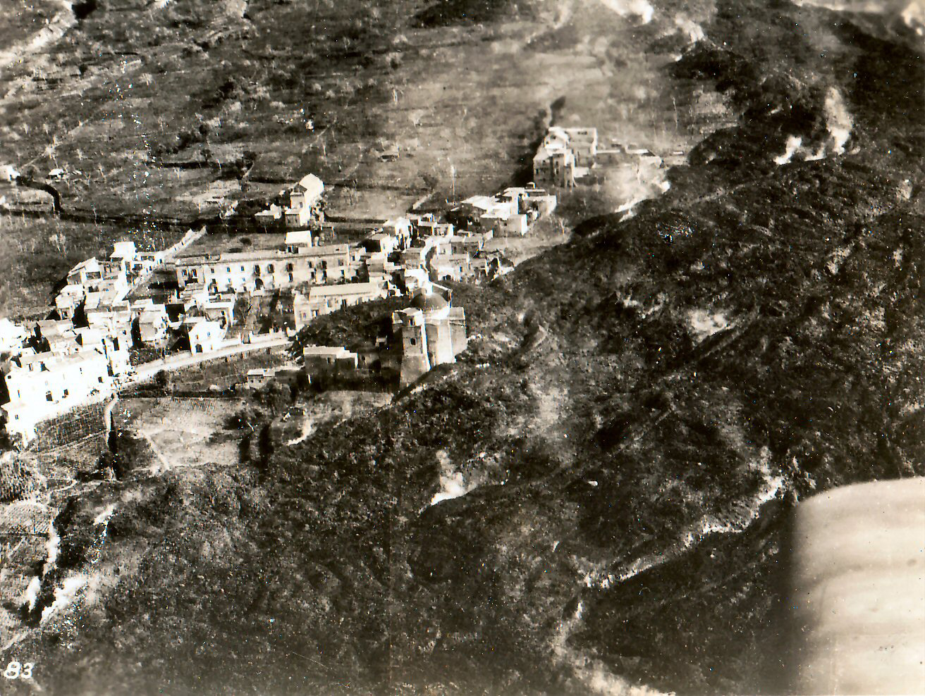 Lava_del_Vesuvio_a_Massa_di_Somma_1944.jpg
