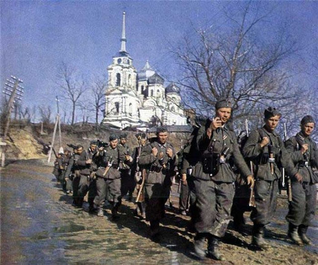 World War II Photos in Color (1).jpg